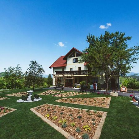 Adventure Farm Bed & Breakfast Store Exterior foto