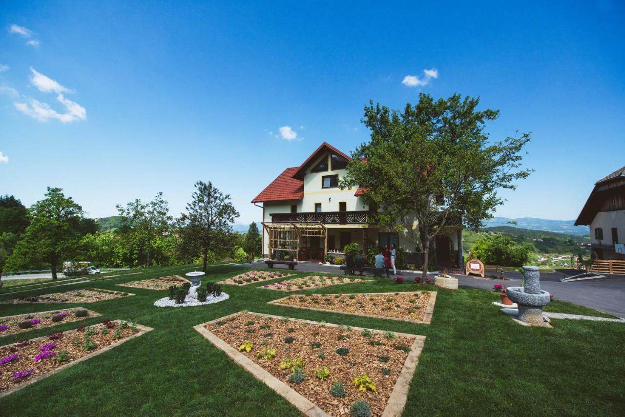 Adventure Farm Bed & Breakfast Store Exterior foto